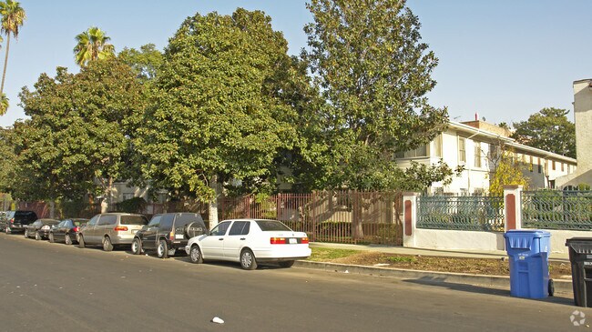 Building Photo - 1206 S Bronson Ave