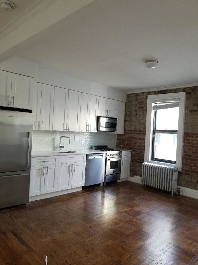 Primary Photo - 24-75 38th St