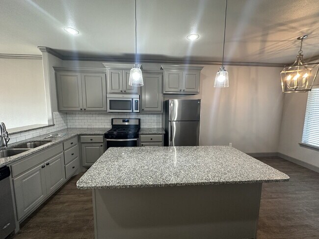 Building Photo - Wonderful 3/2/2 in a Cul-de-sac!!