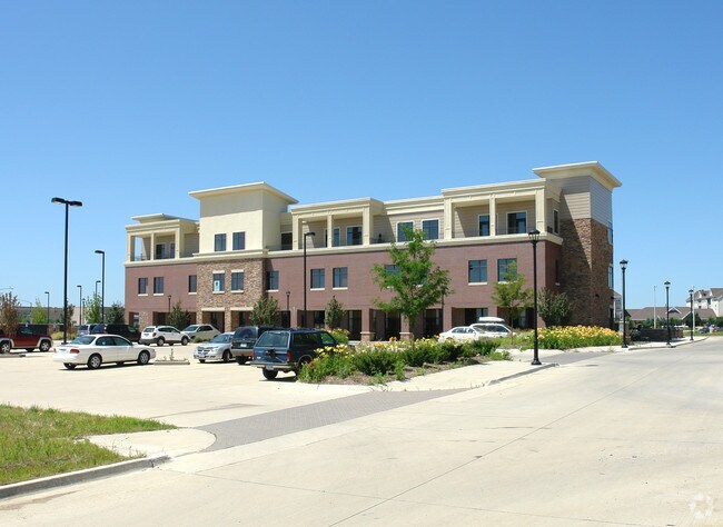 Foto del edificio - The Plaza at Jordan Creek Crossing