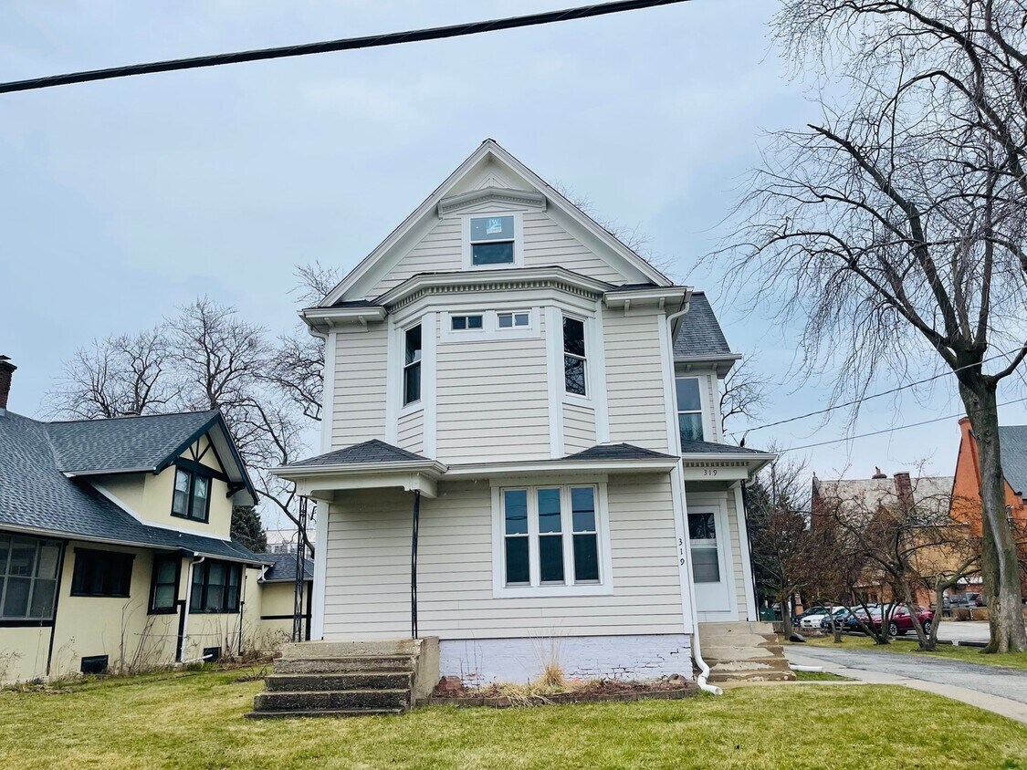 319 West St, Waukegan, IL 60085 House Rental in Waukegan, IL