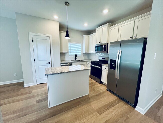Building Photo - 3085 Sorrento Hl Dr