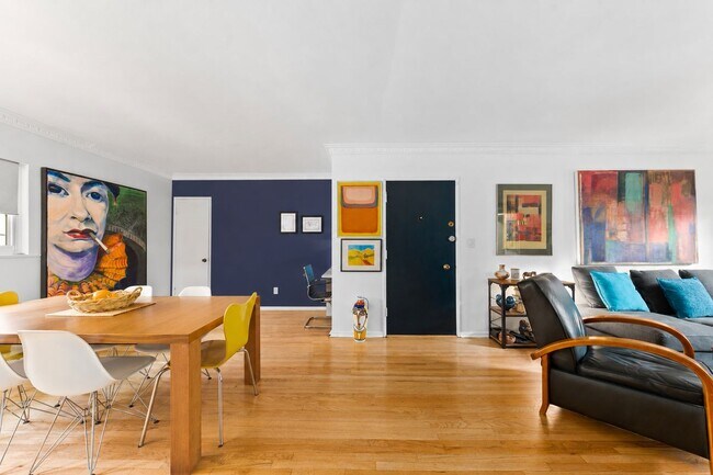 Building Photo - 1330 N Crescent Heights Blvd