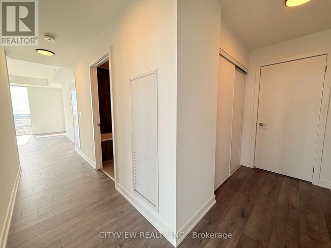 Building Photo - 1007 The Queensway