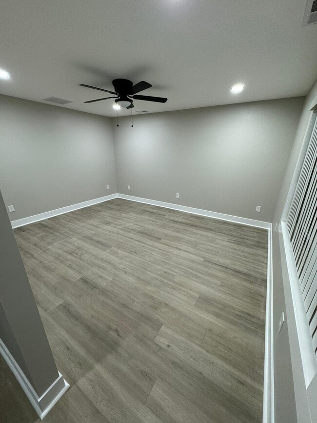 Building Photo - 928 Siebert St
