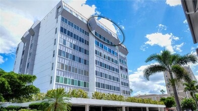 Building Photo - 1055 W Peppertree Dr