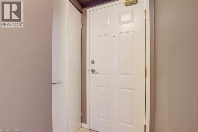 Photo du bâtiment - 1270 Maple Crossing Blvd