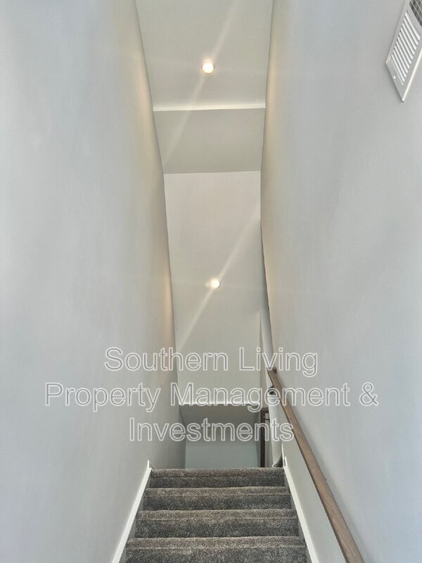 Building Photo - 6985 Waterstone Dr