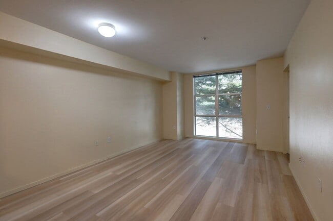 Building Photo - Downtown Bellevue One Bedroom One Bath Condo Available!
