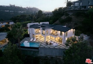 Building Photo - 2608 Zorada Dr