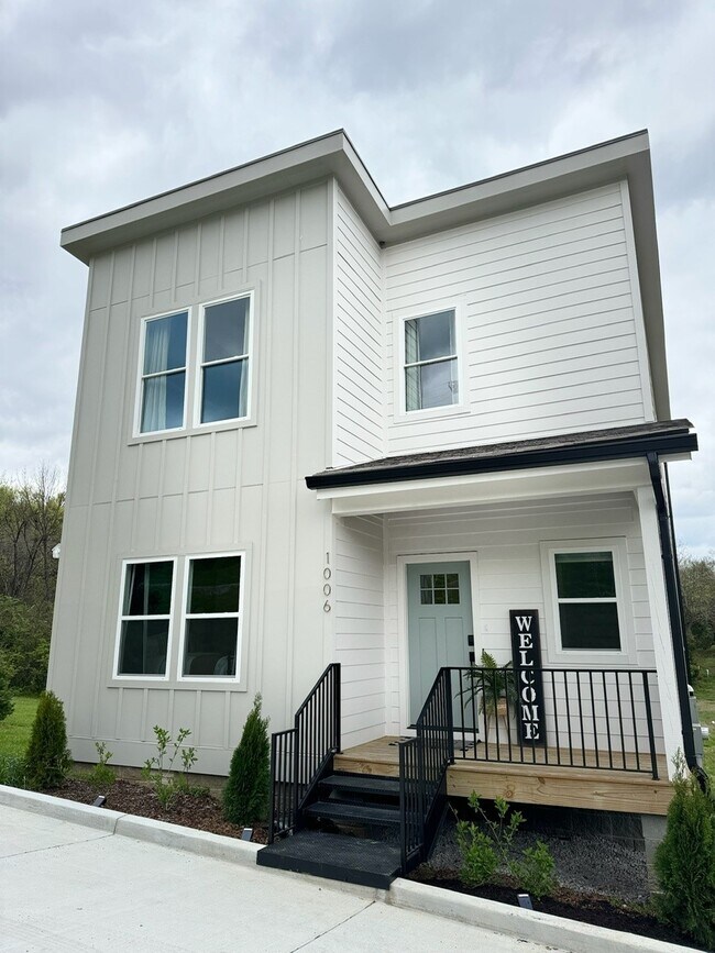 Building Photo - 1006 Fontaine Dr