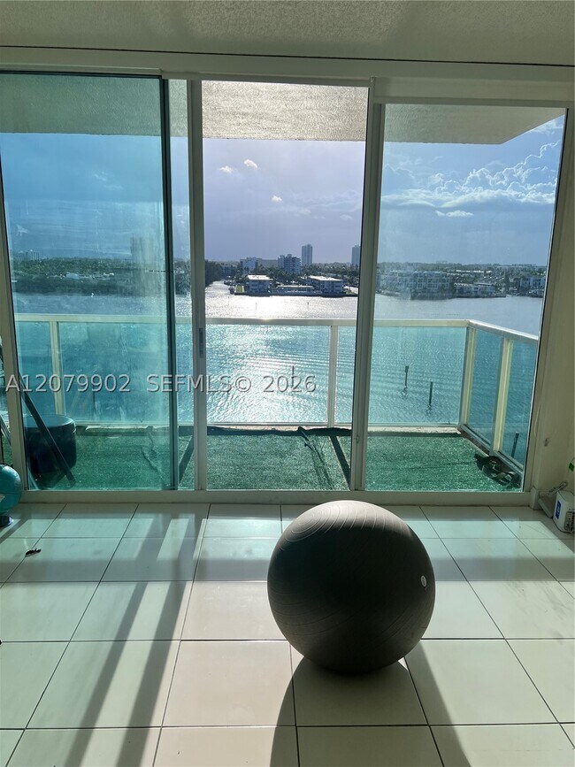 Foto del edificio - 17000 N Bay Rd