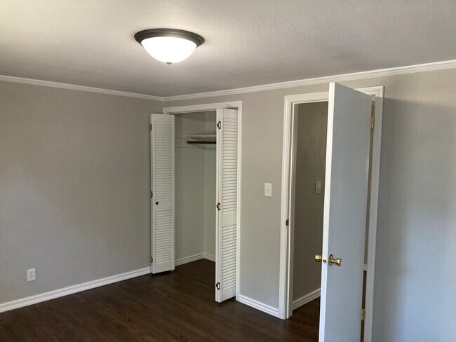 Foto del edificio - 1721 N Poplar St