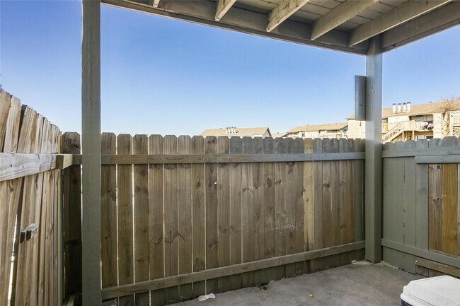 Foto del edificio - 10207 Brownie Dr