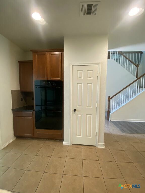 Foto del edificio - 7105 Golden Oak Ln