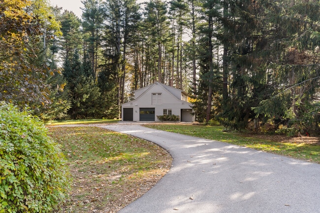 Photo - 7 Old Mill Rd House