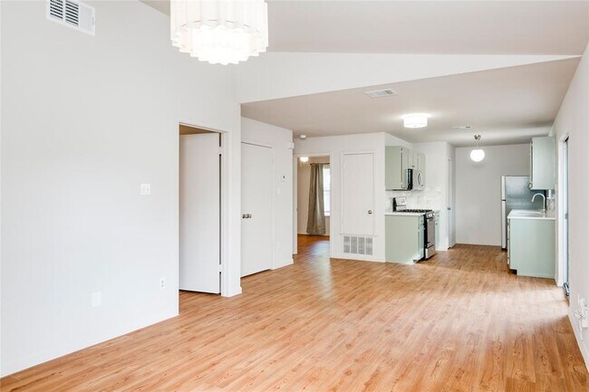 Foto del edificio - 8110 Willet Trail