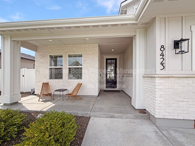 Foto del edificio - 8423 W Brooks Dr