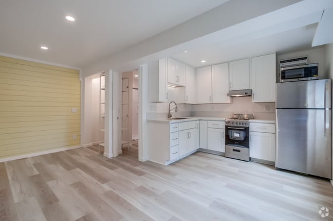 Building Photo - 8046 Lemon Ave