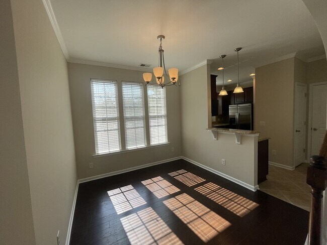 Foto del edificio - Beautiful END-UNIT 3BR 2.5BA Townhouse in ...