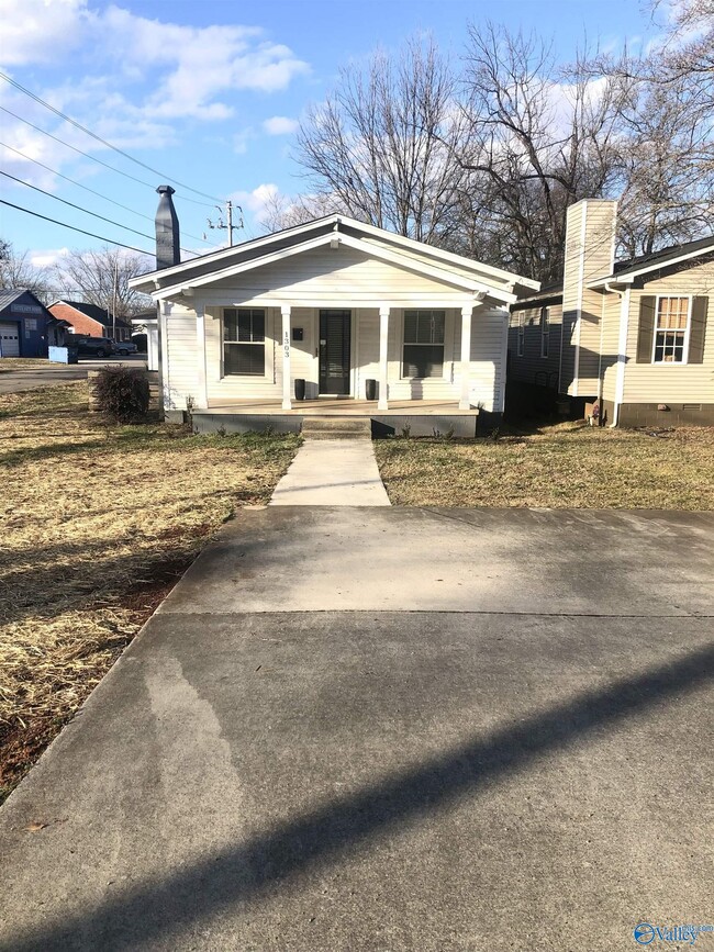 Foto del edificio - 1303 McCullough Ave NE