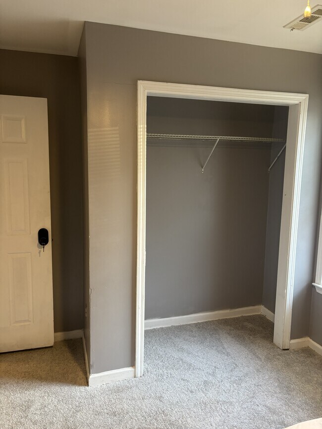 Building Photo - 559 Woodlawn Ave NW