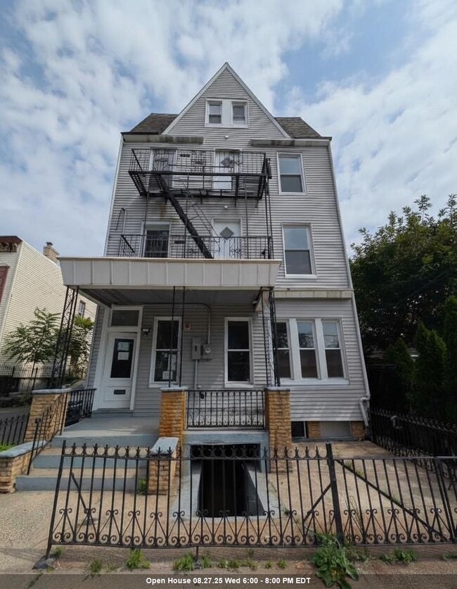 Building Photo - 10 Sherman Pl