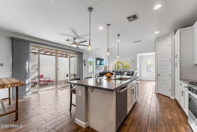Building Photo - 4582 S Montana Dr