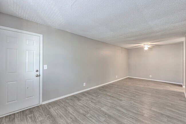 Foto del edificio - 4646 Nolensville Pk