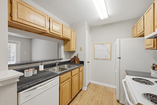 Building Photo - Greens of Pine Glen Apartments