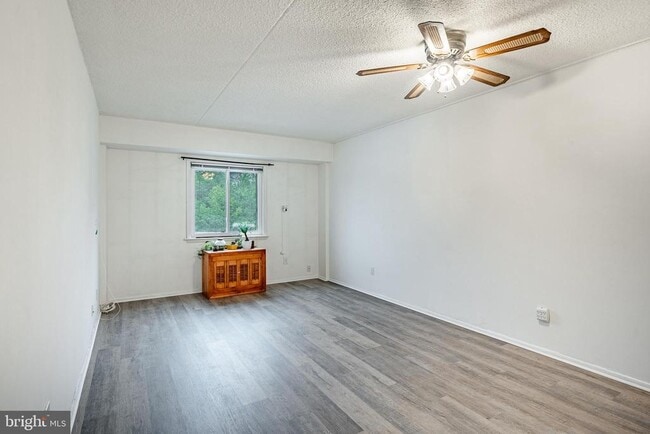 Building Photo - 27208 Valley Run Dr