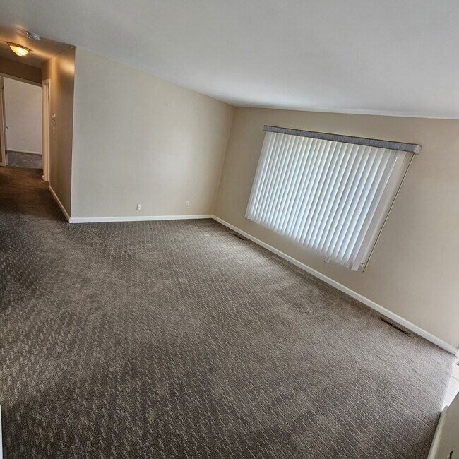 Foto del edificio - 3 Bedroom, 2 Bathroom, 2 Car Garage Brick ...
