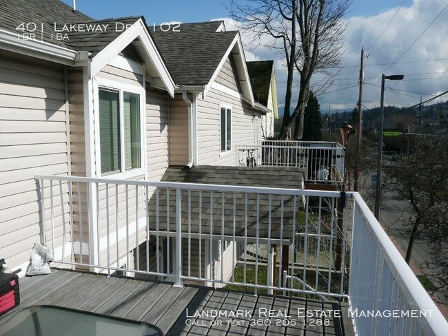 Building Photo - 401 Lakeway Dr