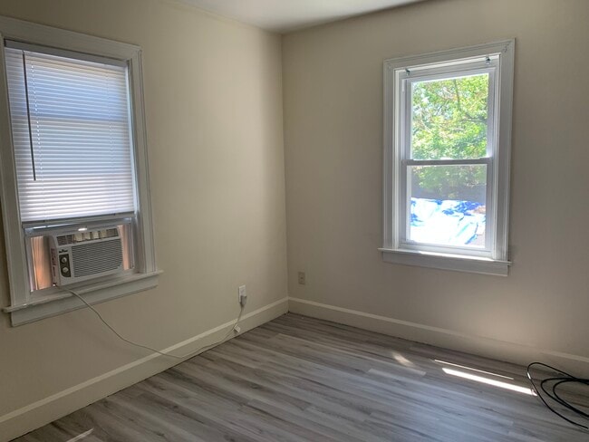 Foto del edificio - 1924 Maple Ave NE