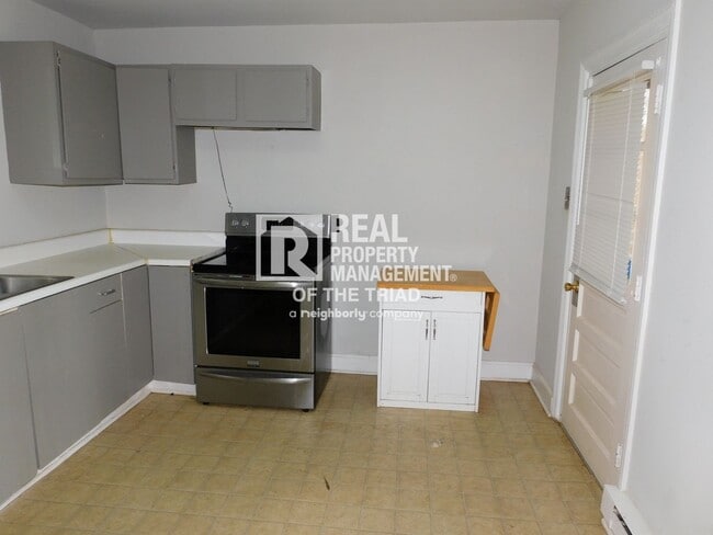 Building Photo - Affordable 2 Bed / 1 Bath Home Near Lots o...