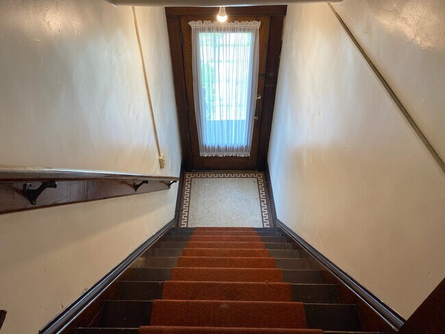 Foto del edificio - 645 W 8th St