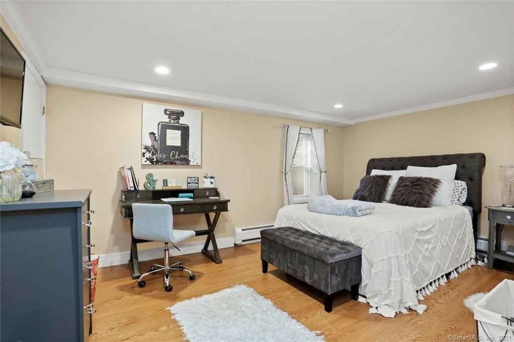 Primary Photo - 42 Mulberry St