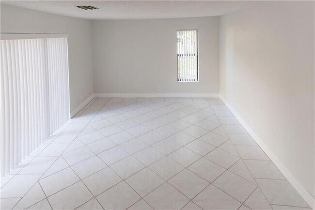 Foto del edificio - 3799 Cocoplum Cir