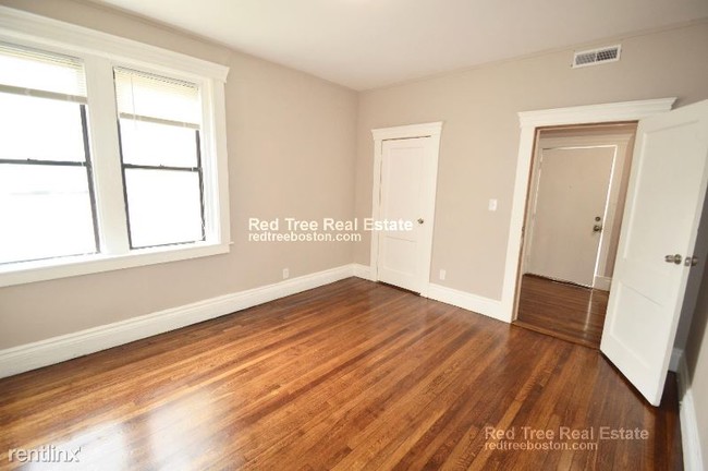 Building Photo - 4 br, 1.5 bath Apartment - 42 Waverly St