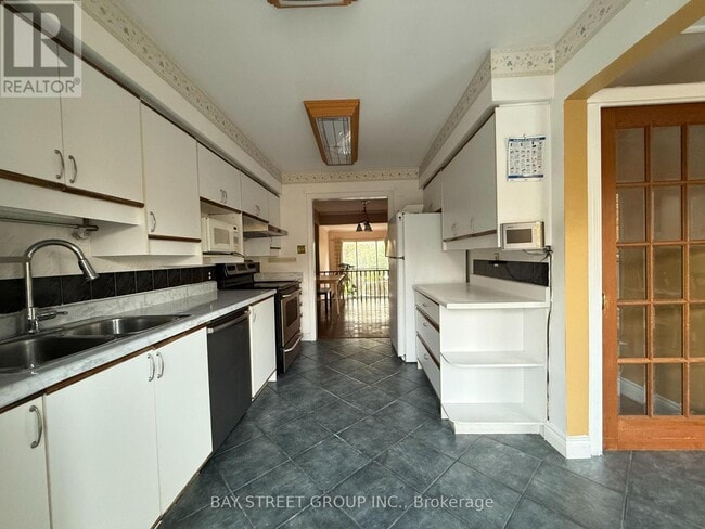 Building Photo - 48 Chipwood Crescent
