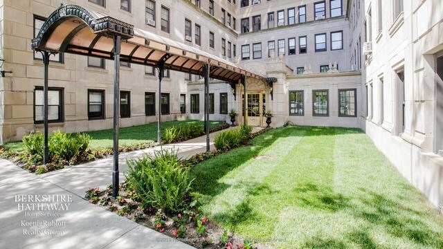 Building Photo - 3520 N Lake Shore Dr