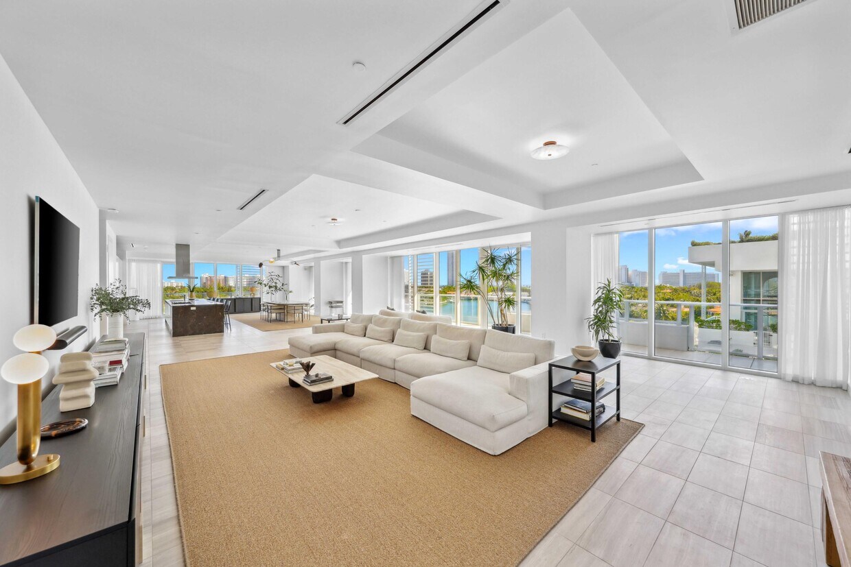 Foto principal - 4701 Meridian Ave