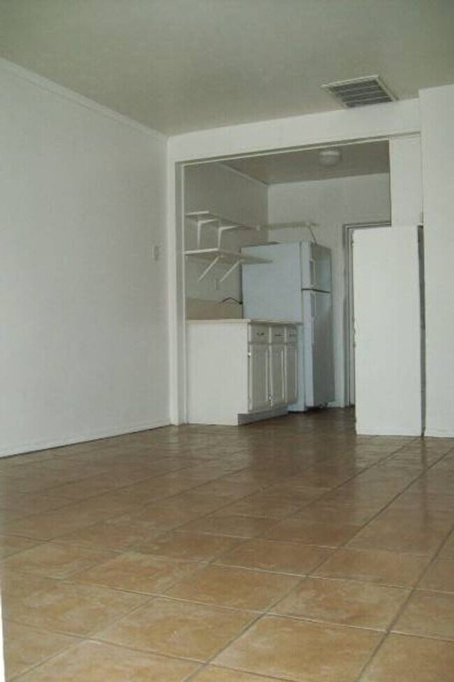 Building Photo - ? 1 Bed 1 Bath in Tempe – Available August...