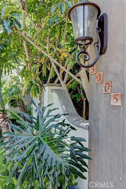 Building Photo - 3005 N Poinsettia Ave