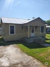 Building Photo - 1010 Louisa Ave