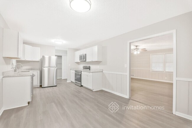 Building Photo - 485 Monteign Ct SW