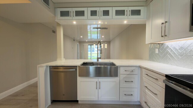 Building Photo - 901 Sabal Ridge Cir