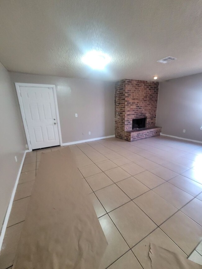 Foto del edificio - 4 Bedroom Rent to Own Home Available!