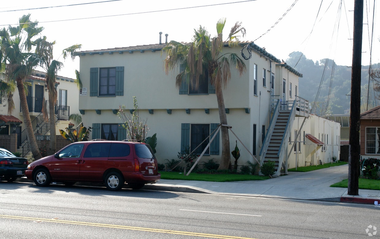 Building Photo - 804-810 E Chevy Chase Dr