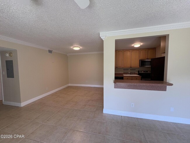 Building Photo - 2100 W Beach Dr